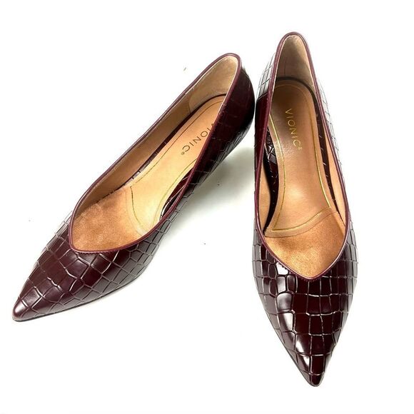 Vionic Kit Josie  Croc-Embossed Kitten Heel Wine - Picture 1 of 9